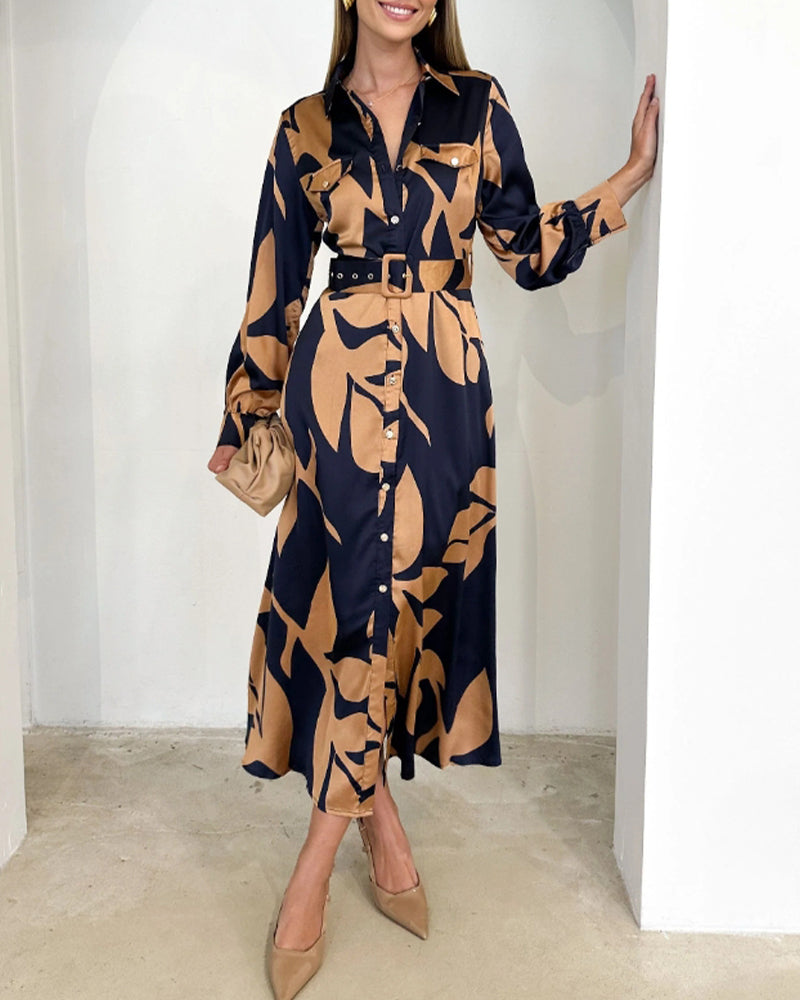 Robe élégante à manches longues et revers à imprimé feuilles